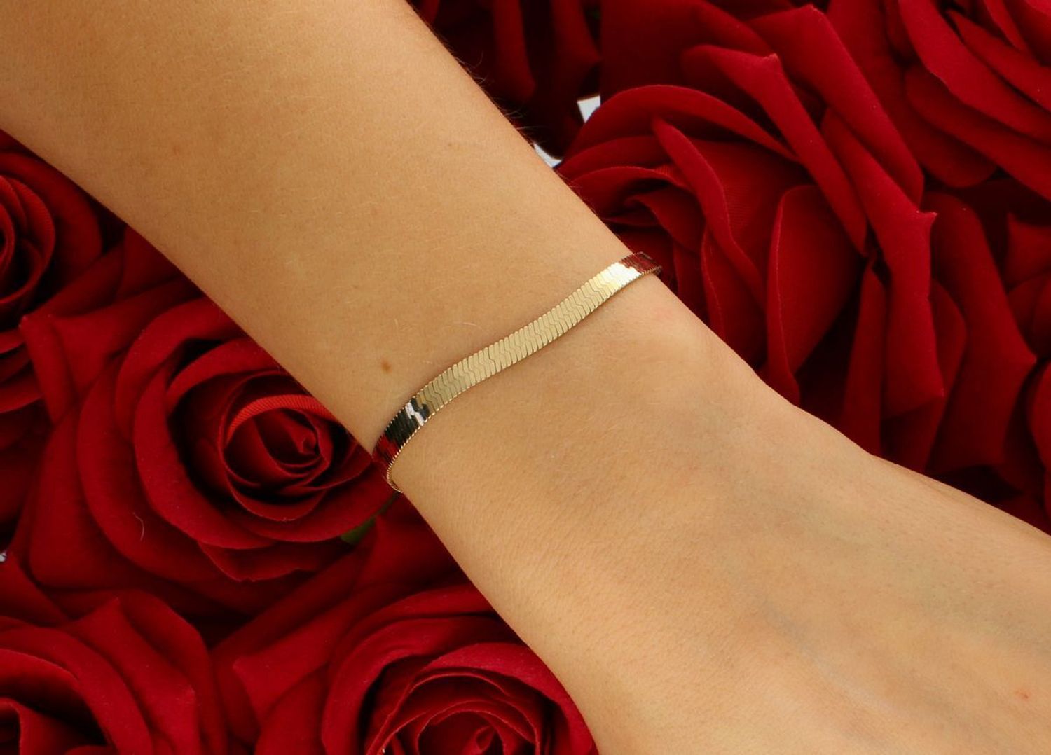 Złota bransoletka damska 585 żmijka 4mm BR 6796D To najchętniej wybierany splot bransoletki. Jest też najbardziej popularny. Bransoletka złota 585 taśma 4 mm to 1.jpg